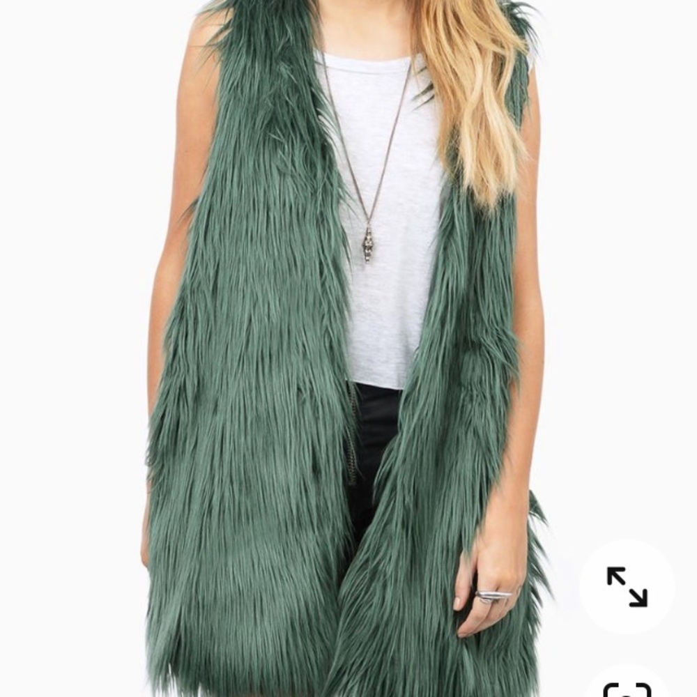 🎉HP🎉 Tobi Can’t Be Tamed Fur Vest Green